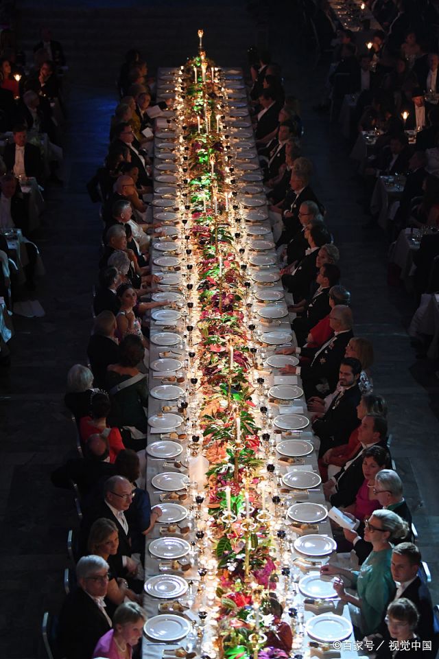 2018诺贝尔奖晚宴举办 瑞典皇室成员盛装出席